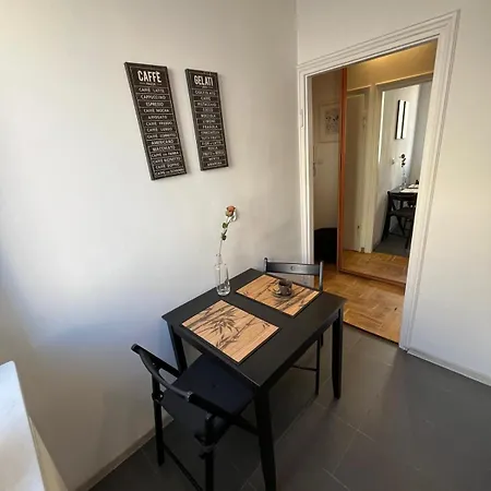Center & Old Town Cozy Flat #smart Tv #fast Wi-fi #metro
