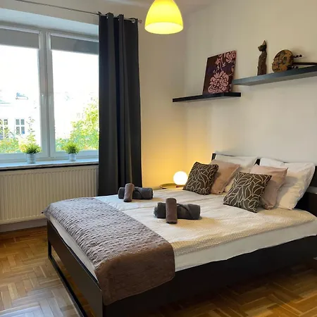 Center & Old Town Cozy Flat #smart Tv #fast Wi-fi #metro Apartment