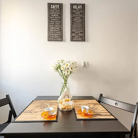 Center & Old Town Cozy Flat #smart Tv #fast Wi-fi #metro *